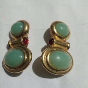 Vintage 1960s Elizabeth Taylor Earring